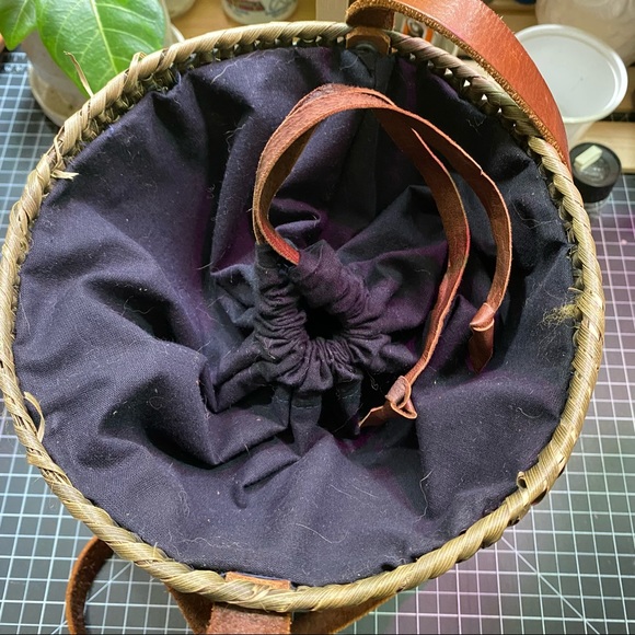 Hand woven basket tote with leather strap - Picture 5 of 5